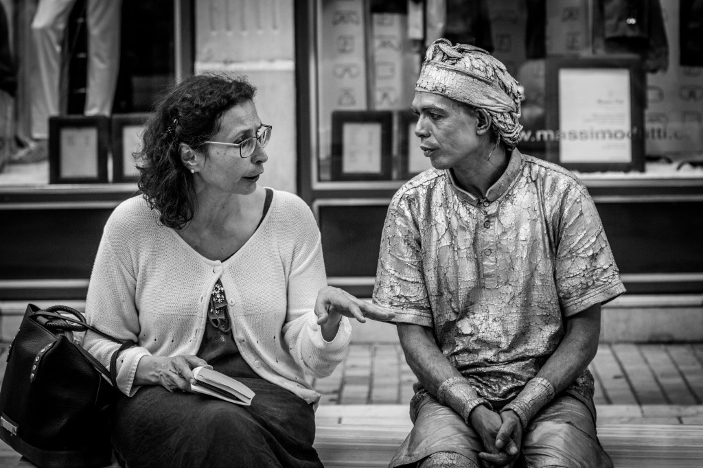 Conversation with street&nbsp;performer